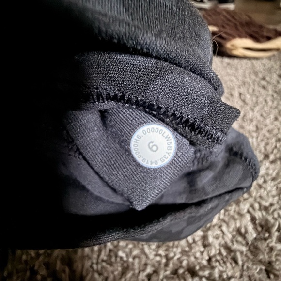 lululemon Black High-Rise Leggings with Subtle Texture - Picture 4 of 5